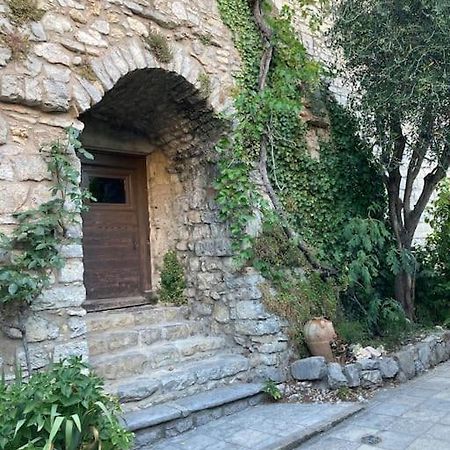 Les Matelles : Charmant Logement En Pierres Luaran gambar