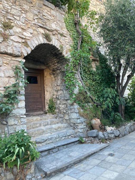 Les Matelles : Charmant Logement En Pierres Luaran gambar