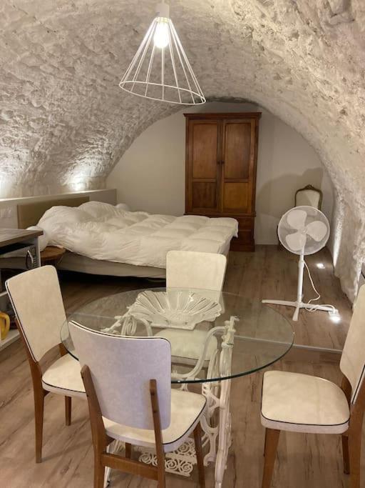 Les Matelles : Charmant Logement En Pierres Luaran gambar